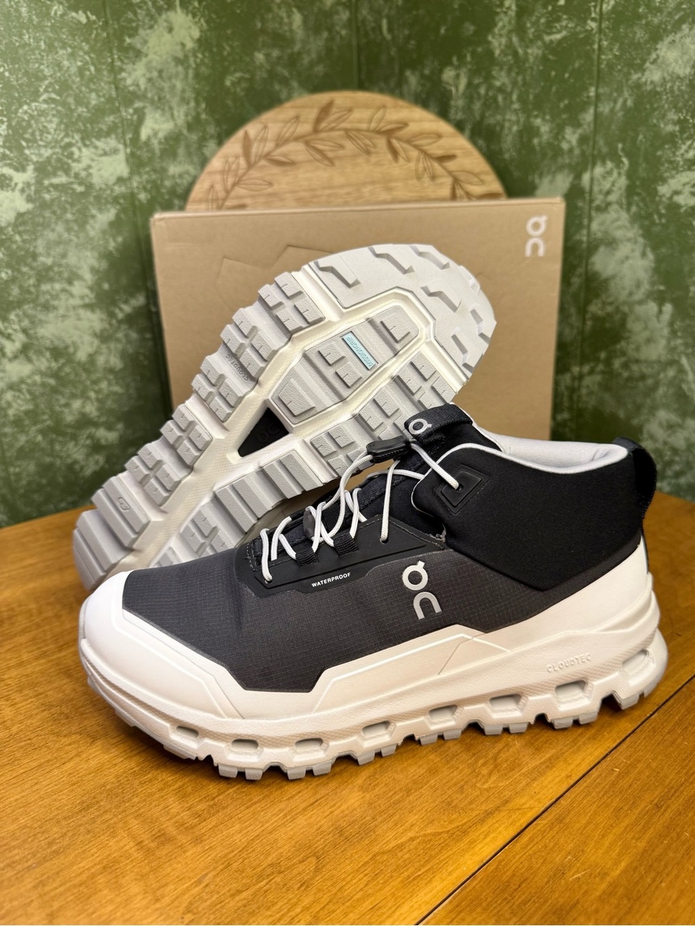 New On Cloudehero Mid Waterproof Youth Outdoor Shoe 5.5Y